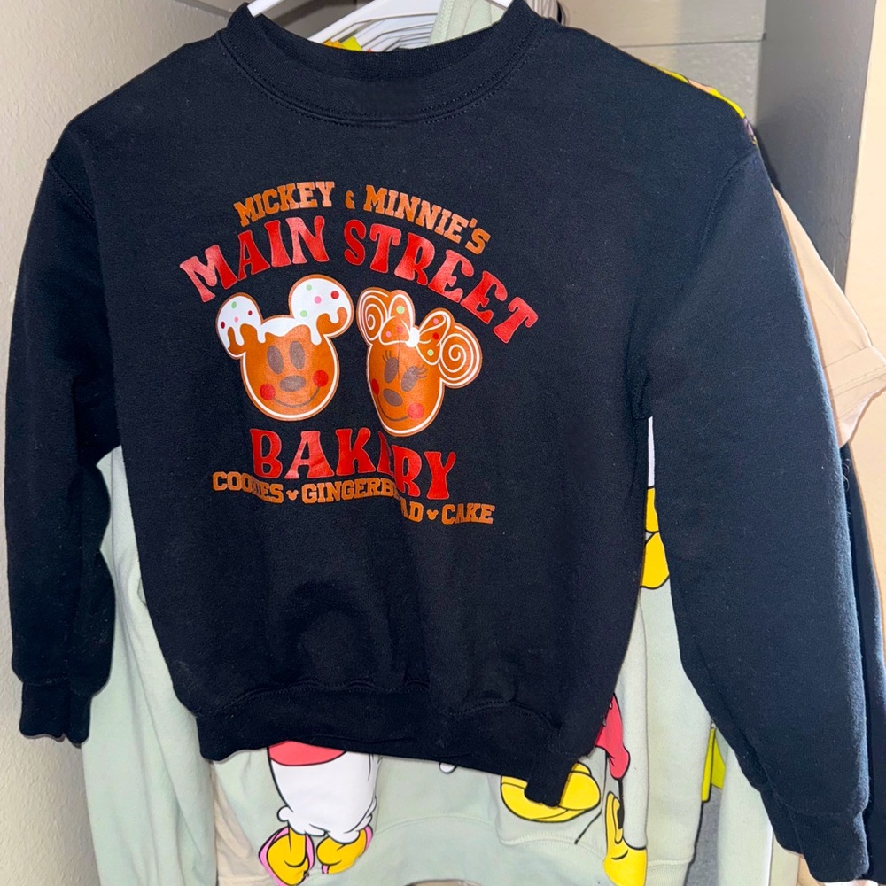 Black Graphic Men Sweater